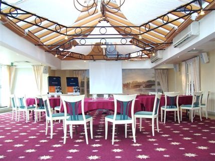 Carlton Mitre Hotel