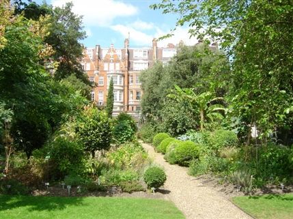 Searles Close