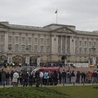 Buckingham Palace and Extended Stonehenge Tour