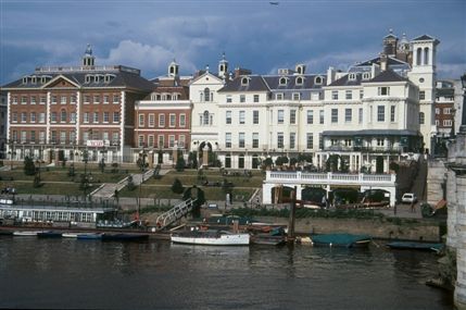 Thames River Boats - Westminster to Hampton Court