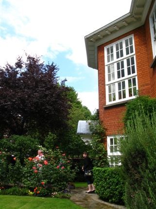 Abbey Road - Side view of the entrance and front garden