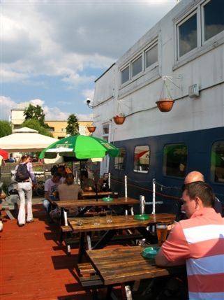 Wibbley Wobbley - The adjoinging deck