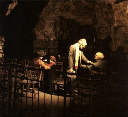 Caveside Close