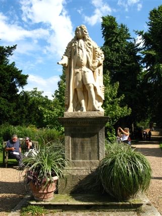 Chelsea Physic Garden: Darwin Summer Lectures - Sir Hans Sloane Chelsea Physic Garden: Darwin Summer Lectures - Sir Hans Sloane