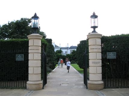 Richmond Park - Pembroke Lodge entrance