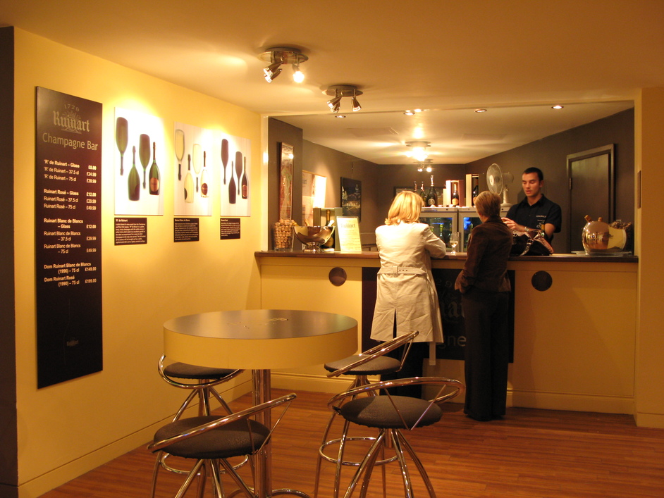 Vinopolis - Ruinart Champagne Bar