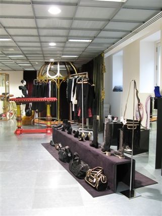 Dover Street Market - Commes des Garcons Dover Street Market - Commes des Garcons