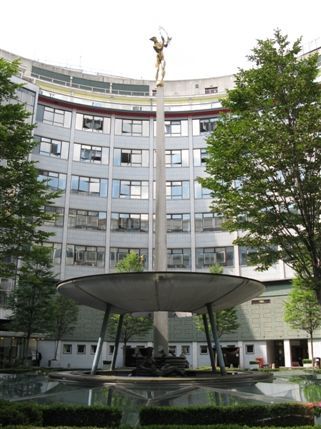 BBC Television Centre - At the "Doughnut" - the inner courtyard. BBC Television Centre - At the "Doughnut" - the inner courtyard.