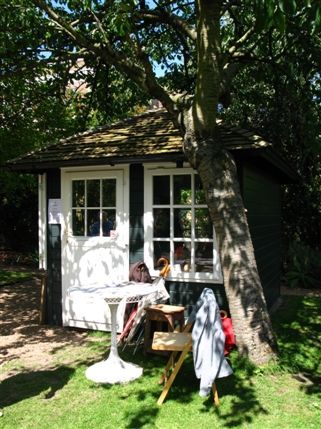 Chelsea Physic Garden - Side view of the tickets and information booth