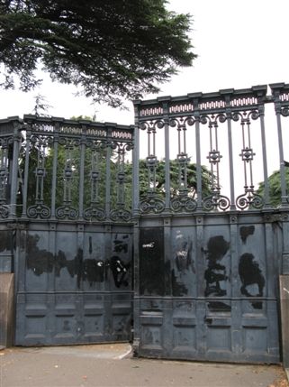 Chiswick House - The main gates of Chiswick House and Grounds