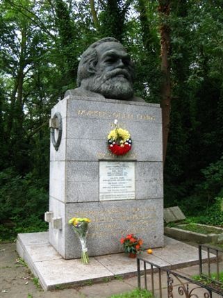 Highgate Cemetery - Karl Marx's grave Highgate Cemetery - Karl Marx's grave