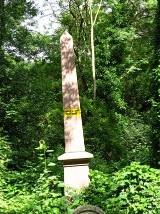 Highgate Cemetery - "Danger Unsafe Keep Away" Highgate Cemetery - "Danger Unsafe Keep Away"