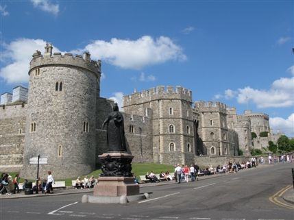 Windsor Castle - View from across the road (outside Windsor Castle) Windsor Castle - View from across the road (outside Windsor Castle)