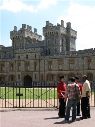 Windsor Castle - Guards outside the Quadrangle Windsor Castle - Guards outside the Quadrangle