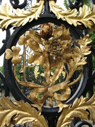 Kensington Palace State Apartments - Detail of the gate