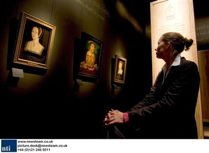 Henry's Women - King Henry VIII, flanked by Katherine of Aragon (right) and Anne Boleyn, left