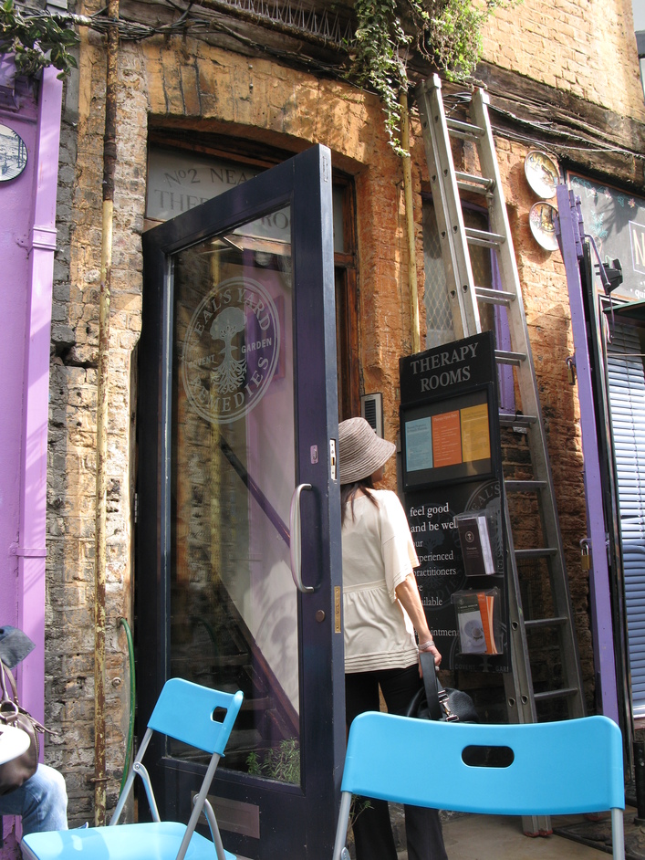 Neal's Yard Salad Bar Image from LondonTown.com Neal's Yard Salad Bar