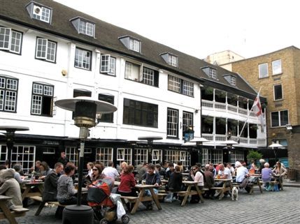 National Trust: George Inn, The George Inn Yard - The only original galleried inn left in London