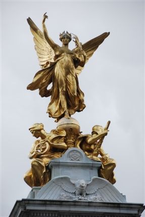 Buckingham Palace Road - Palace Victoria Memorial