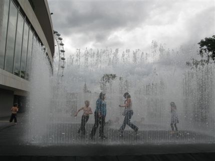 Jeppe Hein: Appearing Rooms