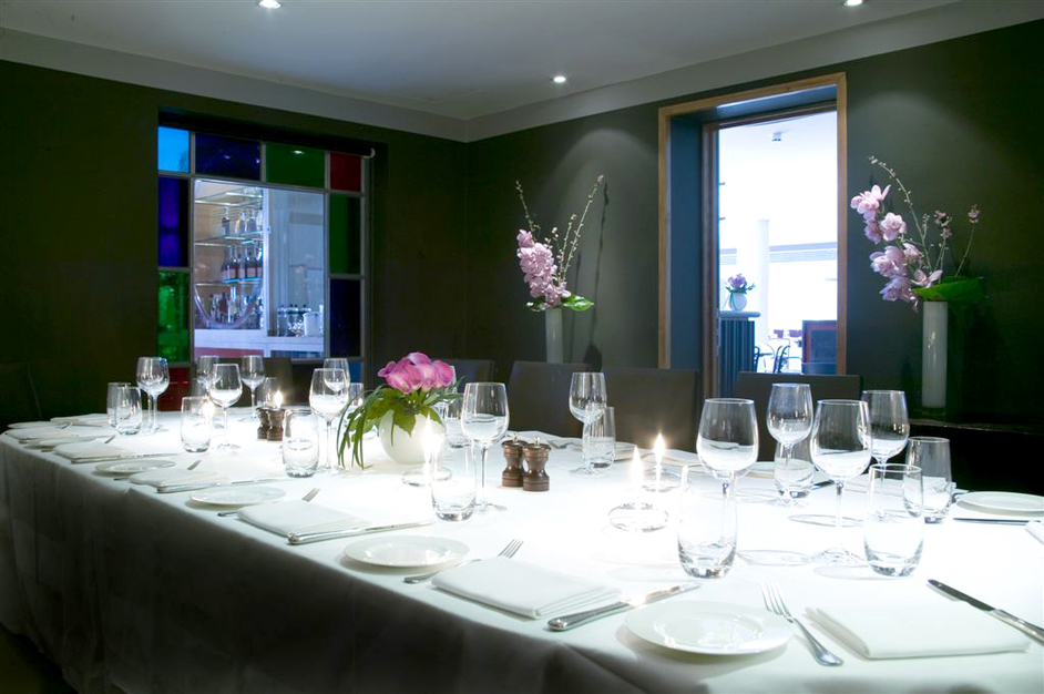 Almeida Restaurant and Bar