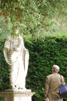Chiswick House - Statue In Chiswick House Gardens