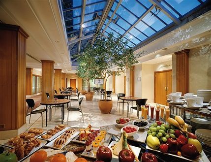 Sheraton Skyline Hotel and Conference Centre-Heathrow