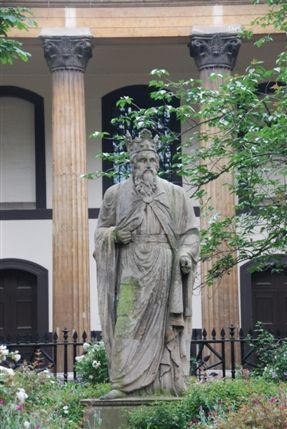 Champion Hill - Old Statue Of King Alfred In Trinity Square