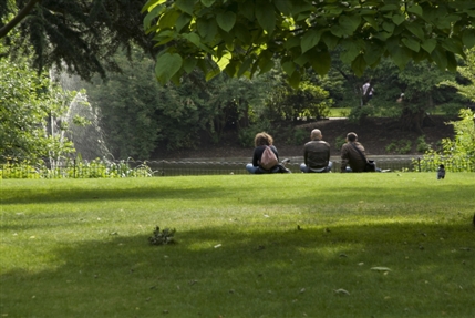 Greenwich Park - People by the lake - © Anne Marie Briscombe