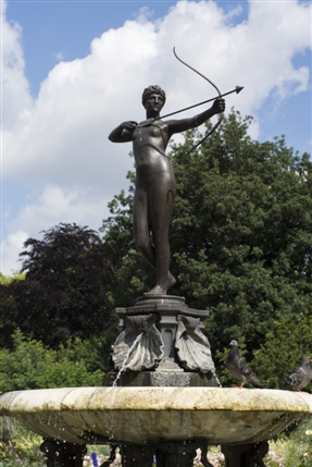 Hyde Park - The Huntress Fountain - © Anne Marie Briscombe