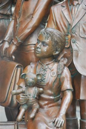 Liverpool Street Railway Station - Statue Outside Liverpool Street Station
