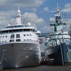 HMS Belfast hotels title=