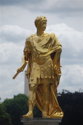 Battersea Bridge Road - Staute Of King Charles II Battersea Bridge Road - Staute Of King Charles II