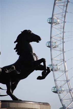 Westminster Bridge - Westminster Bridge Queen Boudica Statue