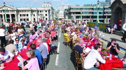 Mayor's Thames Festival - Feast on the Bridge, photo by Iain Tuckett