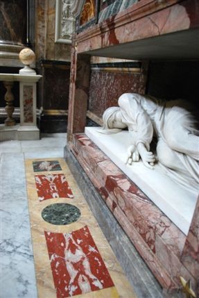 Cromwell Mews - Brompton Oratory Tomb Cromwell Mews - Brompton Oratory Tomb