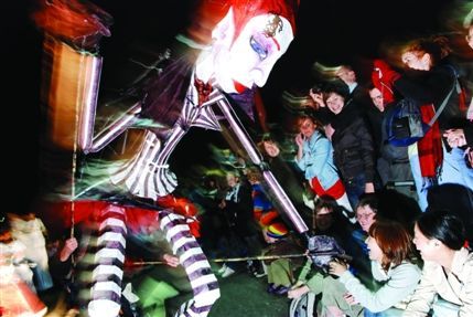 Mayor's Thames Festival - Same Sky Puppet, photo by Angell