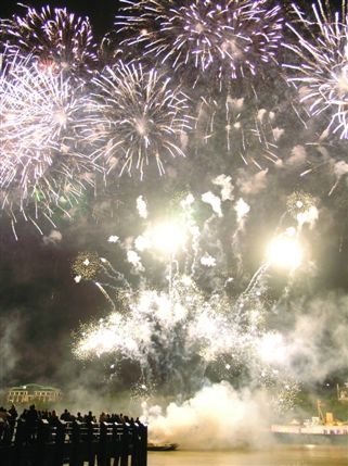 Mayor's Thames Festival - Thames Festival fireworks, photo by Chris Lewis