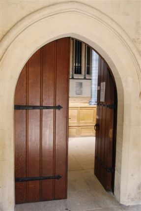  Victoria Embankment - Temple Church Porch
