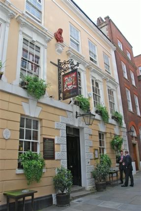 Inns of Court and Royal Courts of Justice - The Deverux Arms