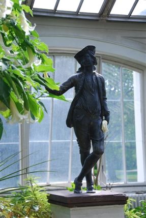 Kew Gardens (Royal Botanic Gardens) - Kew Gardens 18th Century Garden Figure Kew Gardens (Royal Botanic Gardens) - Kew Gardens 18th Century Garden Figure