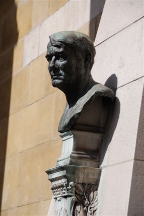 St Dunstan in the West - Bust Of Lord Northcliffe