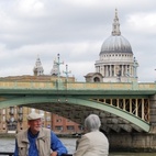 Southwark Bridge hotels title=