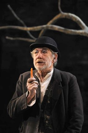 Waiting For Godot - Ian McKellen as Estragon - photo Sasha Gusov Waiting For Godot - Ian McKellen as Estragon - photo Sasha Gusov