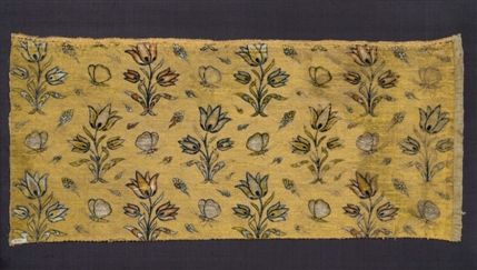 Shah Abbas: The Remaking of Iran - Voided silk-velvet textile fragment, Iran, first quarter of the 17th century. Copyright Staatliche Museen zu Berlin - Preussischer Kulturbesitz Kunstgewerbemuseum Berlin. Photo: Hans-Joachim Bartsch