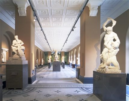 Queens Gate Place Mews - Thomas and Dorothy Hintze Gallery © Richard Waite