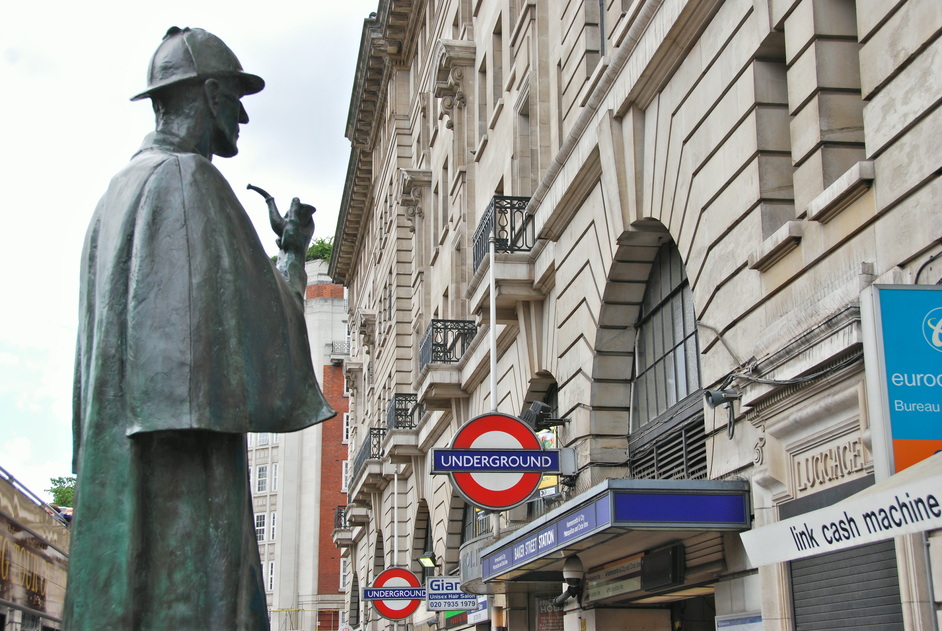 Sherlock Holmes Statue - Outside Baker Street Station