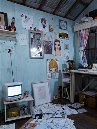 Walking in my Mind - Yoshitomo Nara - My Drawing Room 2008, bedroom - inside, detail