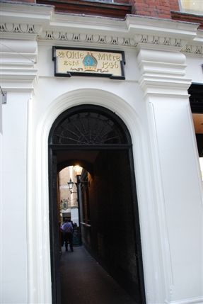 Ye Old Mitre Tavern - Ye Old Mitre Entrance Ye Old Mitre Tavern - Ye Old Mitre Entrance