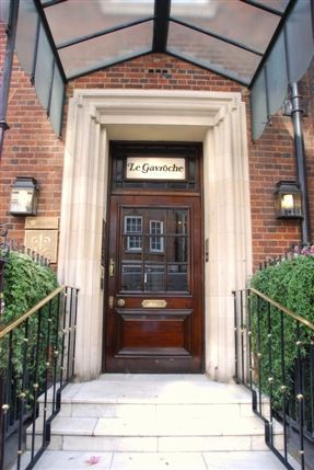 Harriet Walk - Le Gavroche Exterior